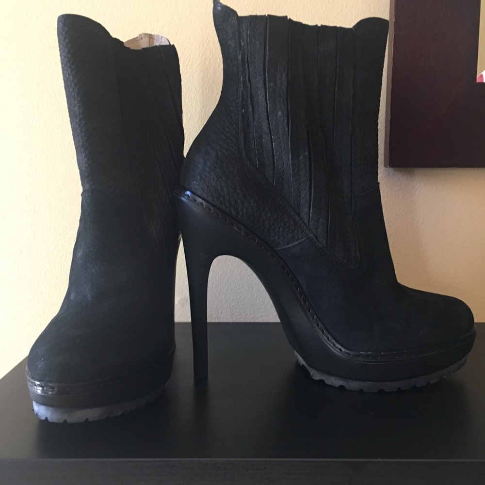 BCBG MAXAZRIA suede boots NIB
